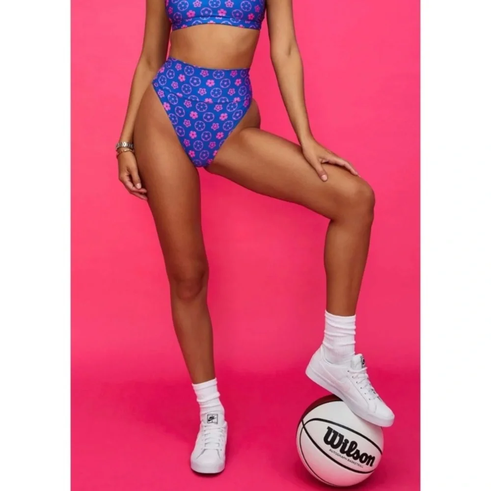 Beach Riot Wavy Floral Kelsey Bandeau Swim Bikini Top | Highway High Rise Bottom - Picture 4 of 15